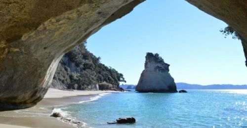 Plongez dans l'univers de Narnia à Cathedral Cove