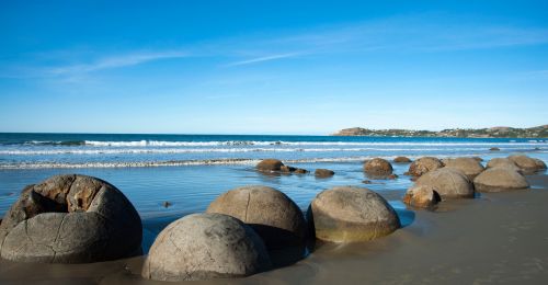 moeraki-boulders-beach